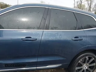2019 Volvo XC60 Inscription z VIN LYV102RL9KB274915, wystawiony jako IAAI lot #41913289 z przebiegiem 118 776 mil mil oraz . Historia ofert i sprzedaży dostępna na DreamBid. Obrazek 14.