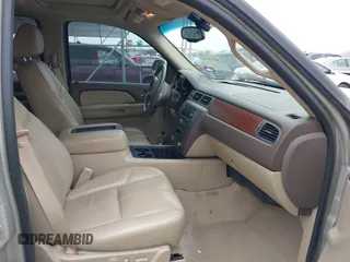2007 GMC Yukon XL SLT z VIN 1GKFC16097R280171, wystawiony jako IAAI lot #41319694 z przebiegiem 241 553 mil mil oraz . Historia ofert i sprzedaży dostępna na DreamBid. Obrazek 5.