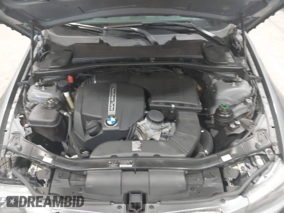 2011 BMW 3 Series 335i xDrive с VIN WBAPL5C57BA919482, выставлен на аукционе IAAI как лот 42531375 с пробегом 82 868 миль миль и . История ставок и продаж доступна на DreamBid. Изображение 10.