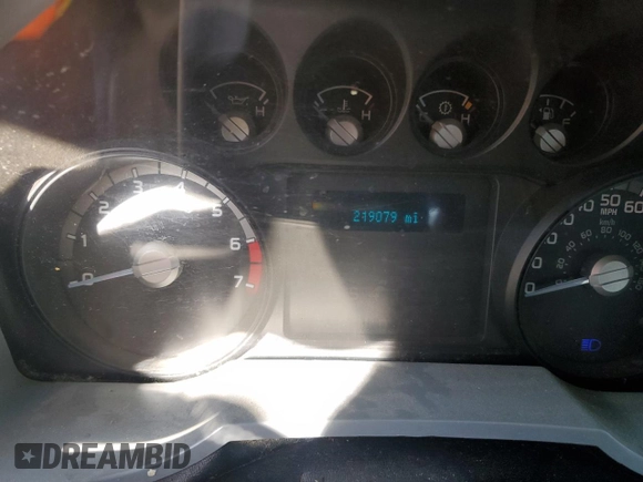 2014 Ford F-250 XL z VIN 1FT7X2B64EEA68416, wystawiony jako Copart lot #59784395 z przebiegiem 219 079 mil mil oraz Szkoda całkowita • Salvage title. Historia ofert i sprzedaży dostępna na DreamBid. Obrazek 9.