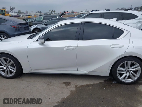 2021 Lexus IS 300 z VIN JTHCA1D27M5115858, wystawiony jako IAAI lot #42131418 z przebiegiem 17 069 mil mil oraz . Historia ofert i sprzedaży dostępna na DreamBid. Obrazek 14.