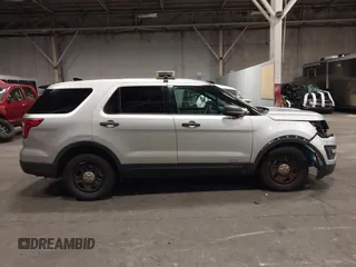 2016 Ford Police Interceptor Utility z VIN 1FM5K8AR2GGC06039, wystawiony jako IAAI lot #41640964 z przebiegiem 85 915 mil mil oraz . Historia ofert i sprzedaży dostępna na DreamBid. Obrazek 13.