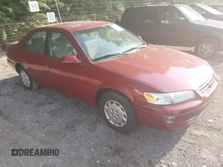 1998 Toyota Camry LE z VIN JT2BG22K4W0206938, wystawiony jako IAAI lot #42283640 z przebiegiem 153 365 mil mil oraz . Historia ofert i sprzedaży dostępna na DreamBid. Obrazek 1.