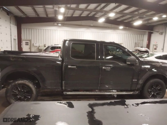2015 Ford F-150 XLT w/HD Payload Pkg with VIN 1FTFW1EG8FFB59391, listed as a IAAI auction lot 41520010 with 119,414 mi miles. Bid and sale history available at carsss.com. Image 13.
