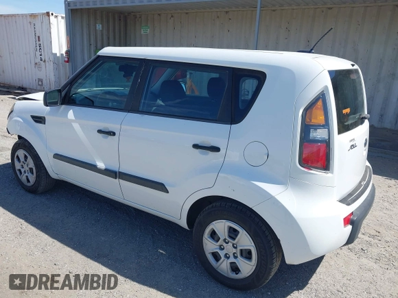 2011 Kia Soul with VIN KNDJT2A18B7335399, listed as a IAAI auction lot 42044402 with 199,371 mi miles. Bid and sale history available at carsss.com. Image 3.
