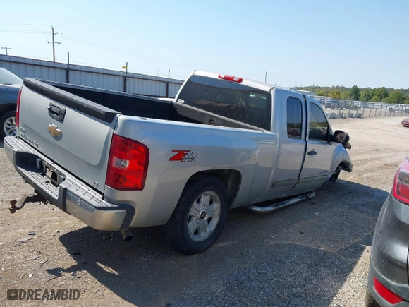 2010 Chevrolet Silverado 1500 LT with VIN 1GCSKSE31AZ221654, listed as a IAAI auction lot 40564208 with 239,609 mi miles. Bid and sale history available at carsss.com. Image 4.