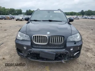 2013 BMW X5 xDrive50i z VIN 5UXZV8C53DL898918, wystawiony jako Copart lot #57604905 z przebiegiem 158 038 mil mil oraz Czysty tytuł • Clean title. Historia ofert i sprzedaży dostępna na DreamBid. Obrazek 5.