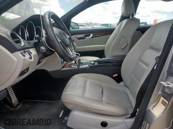 2012 Mercedes-Benz C 250 Sport с VIN WDDGF4HB1CR196188, выставлен на аукционе Copart как лот 62579975 с пробегом Не указан миль и Чистый • Clean title. История ставок и продаж доступна на DreamBid. Изображение 7.