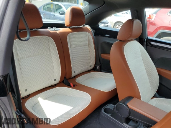 2015 Volkswagen Beetle Fleet Edition z VIN 3VWF17AT8FM656779, wystawiony jako Copart lot #60291145 z przebiegiem 42 850 mil mil oraz Szkoda całkowita • Salvage title. Historia ofert i sprzedaży dostępna na DreamBid. Obrazek 10.