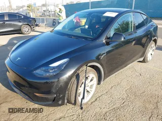 2023 Tesla Model Y Long Range z VIN 7SAYGAEEXPF673871, wystawiony jako IAAI lot #41980174 z przebiegiem 45 870 mil mil oraz . Historia ofert i sprzedaży dostępna na DreamBid. Obrazek 2.