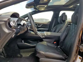 2024 Mercedes-Benz EQS 450 z VIN W1KCG2EB7RA048381, wystawiony jako Copart lot #55484415 z przebiegiem Nie podano mil oraz Szkoda całkowita • Salvage title. Historia ofert i sprzedaży dostępna na DreamBid. Obrazek 7.