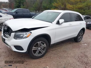 2017 Mercedes-Benz GLC with VIN WDC0G4JB9HF186711, listed as a IAAI auction lot 40883506 with 117,683 mi miles. Bid and sale history available at carsss.com. Image 2.