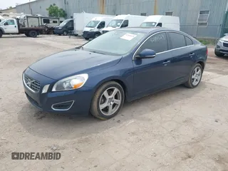 2013 Volvo S60 T5 z VIN YV1612FHXD2173223, wystawiony jako IAAI lot #42414429 z przebiegiem 110 025 mil mil oraz . Historia ofert i sprzedaży dostępna na DreamBid. Obrazek 2.