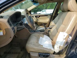2001 Volvo V70 с VIN YV1SZ58D611043637, выставлен на аукционе Copart как лот 59484605 с пробегом 274 844 миль миль и Списание • Salvage title. История ставок и продаж доступна на DreamBid. Изображение 7.