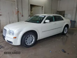 2008 Chrysler 300 Touring z VIN 2C3KA53GX8H189070, wystawiony jako Copart lot #56155735 z przebiegiem 120 845 mil mil oraz Szkoda całkowita • Salvage title. Historia ofert i sprzedaży dostępna na DreamBid. Obrazek 1.