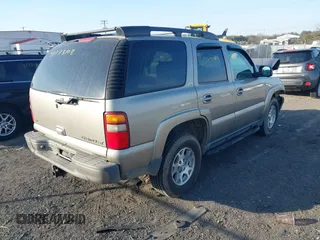 2002 Chevrolet Tahoe Z71 with VIN 1GNEK13Z12R308204, listed as a IAAI auction lot 41773108 with 103,193 mi miles. Bid and sale history available at carsss.com. Image 4.