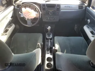 2010 Nissan Versa S с VIN 3N1BC1AP2AL422909, выставлен на аукционе Copart как лот 38984804 с пробегом Не указан миль и Списание • Salvage title. История ставок и продаж доступна на DreamBid. Изображение 8.