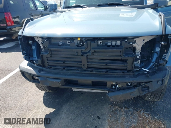 2024 Ford Bronco Outer Banks with VIN 1FMDE8BH8RLB21905, listed as a IAAI auction lot 41903020 with 2,665 mi miles. Bid and sale history available at carsss.com. Image 6.