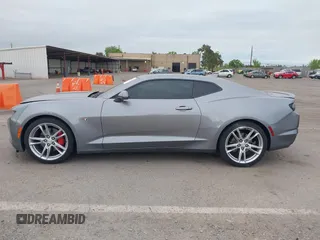 2022 Chevrolet Camaro 1LT z VIN 1G1FB1RX6N0123456, wystawiony jako IAAI lot #42066753 z przebiegiem Nie podano mil oraz . Historia ofert i sprzedaży dostępna na DreamBid. Obrazek 14.
