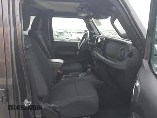 2024 Jeep Wrangler Rubicon z VIN 1C4RJXR67RW276710, wystawiony jako IAAI lot #42047318 z przebiegiem 35 857 mil mil oraz . Historia ofert i sprzedaży dostępna na DreamBid. Obrazek 5.