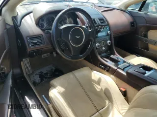 2013 Aston Martin Vantage z VIN SCFEKBBK1DGD17118, wystawiony jako Copart lot #60636224 z przebiegiem 50 591 mil mil oraz Szkody całkowita. Historia ofert i sprzedaży dostępna na DreamBid. Obrazek 8.