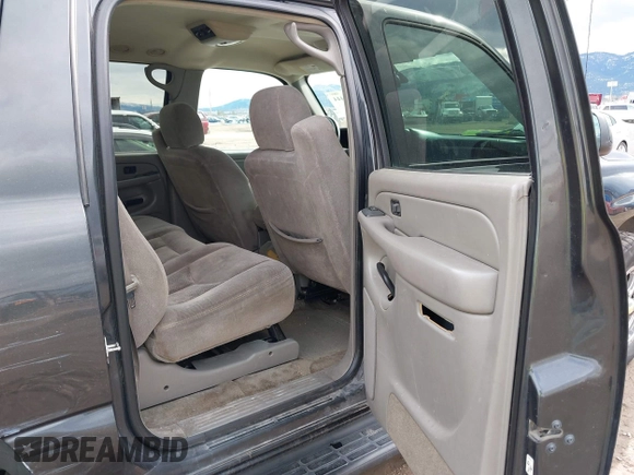 2004 Chevrolet Suburban LT with VIN 3GNEC16T84G317408, listed as a IAAI auction lot 41758444 with 296,784 mi miles. Bid and sale history available at carsss.com. Image 8.