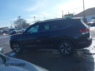 2024 Volkswagen Atlas SE z VIN 1V2LR2CA5RC576809, wystawiony jako IAAI lot #41652203 z przebiegiem 11 300 mil mil oraz . Historia ofert i sprzedaży dostępna na DreamBid. Obrazek 14.