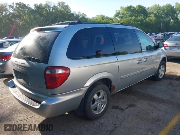 2005 Dodge Caravan SXT with VIN 2D4GP44LX5R540512, listed as a IAAI auction lot 42140912 with 259,855 mi miles and . Bid and sale history available at carsss.com. Image 4.