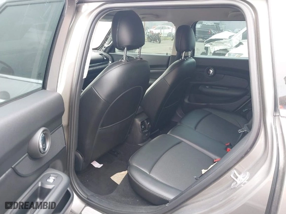 2016 MINI Cooper Clubman with VIN WMWLN5C56G2E30309, listed as a IAAI auction lot 41772501 with 67,584 mi miles. Bid and sale history available at carsss.com. Image 16.