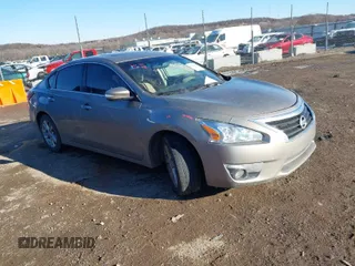 2014 Nissan Altima 2.5 S with VIN 1N4AL3AP8EN256296, listed as a IAAI auction lot 41305987 with 142,762 mi miles. Bid and sale history available at carsss.com. Image 1.