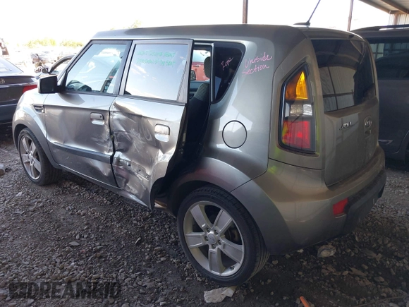2010 Kia Soul + with VIN KNDJT2A26A7069775, listed as a IAAI auction lot 40402589 with 130,230 mi miles. Bid and sale history available at carsss.com. Image 3.