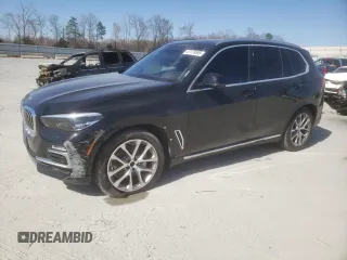2020 BMW X5 sDrive40i with VIN 5UXCR4C08L9B99645, listed as a Copart auction lot 47179895 with 45,212 mi miles and Salvage Title. Bid and sale history available at carsss.com. Image 1.