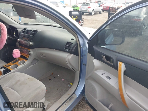 2008 Toyota Highlander Hybrid with VIN JTEEW41A182018294, listed as a IAAI auction lot 41935956 with 202,307 mi miles. Bid and sale history available at carsss.com. Image 5.