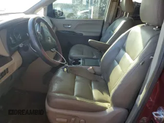 2017 Toyota Sienna XLE Auto Access Seat z VIN 5TDYZ3DCXHS829259, wystawiony jako Copart lot #60167795 z przebiegiem 52 444 mil mil oraz Szkoda całkowita • Salvage title. Historia ofert i sprzedaży dostępna na DreamBid. Obrazek 7.