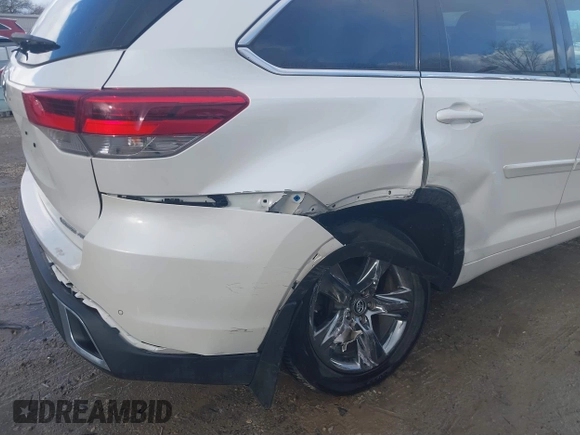 2017 Toyota Highlander Limited with VIN 5TDDZRFH7HS446499, listed as a IAAI auction lot 41681302 with 89,055 mi miles and . Bid and sale history available at DreamBid. Image 6.