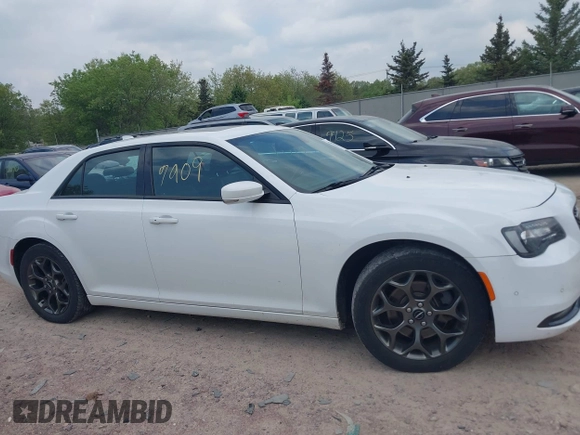 2015 Chrysler 300 S z VIN 2C3CCAGG1FH892300, wystawiony jako IAAI lot #42277909 z przebiegiem 102 538 mil mil oraz . Historia ofert i sprzedaży dostępna na DreamBid. Obrazek 13.