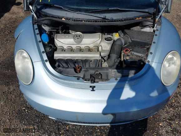 2010 Volkswagen New Beetle Coupe with VIN 3VWRW3AG2AM018644, listed as a IAAI auction lot 41815380 with 99,738 mi miles. Bid and sale history available at carsss.com. Image 10.