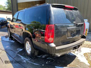 2013 GMC Yukon XL SLT z VIN 1GKS2KE79DR128926, wystawiony jako Copart lot #50310435 z przebiegiem 85 744 mil mil oraz Czysty tytuł • Clean title. Historia ofert i sprzedaży dostępna na DreamBid. Obrazek 3.