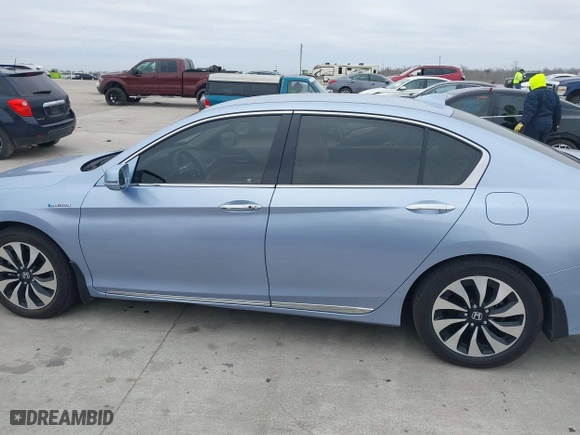 2017 Honda Accord Hybrid with VIN JHMCR6F32HC010979, listed as a IAAI auction lot 41359613 with 29,823 mi miles. Bid and sale history available at carsss.com. Image 14.