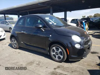 2013 FIAT 500e z VIN 3C3CFFGE9DT714089, wystawiony jako Copart lot #73840974 z przebiegiem 79 837 mil mil oraz Czysty tytuł • Clean title. Historia ofert i sprzedaży dostępna na DreamBid. Obrazek 4.
