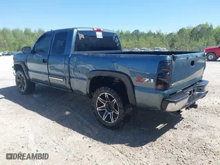 2006 Chevrolet Silverado 1500 LT2 with VIN 1GCEK19B46Z232471, listed as a IAAI auction lot 42039919 with 380,562 mi miles. Bid and sale history available at carsss.com. Image 3.