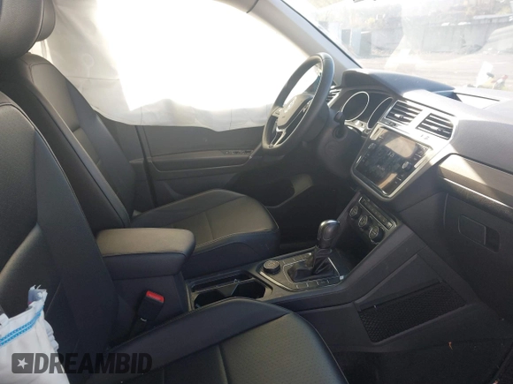 2020 Volkswagen Tiguan SE with VIN 3VV2B7AX2LM017277, listed as a IAAI auction lot 42075052 with 72,248 mi miles and . Bid and sale history available at DreamBid. Image 5.