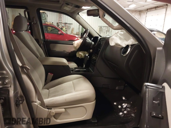 2008 Ford Explorer XLT with VIN 1FMEU63E88UB03042, listed as a IAAI auction lot 41136188 with 79,503 mi miles. Bid and sale history available at carsss.com. Image 5.