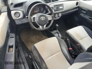 2012 Toyota Yaris L z VIN JTDJTUD3XCD512501, wystawiony jako Copart lot #56353845 z przebiegiem 148 907 mil mil oraz Czysty tytuł • Clean title. Historia ofert i sprzedaży dostępna na DreamBid. Obrazek 8.