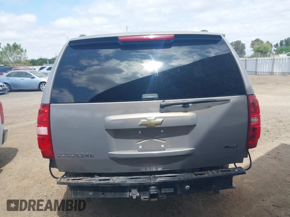 2007 Chevrolet Suburban LT z VIN 1GNFK163X7J289542, wystawiony jako IAAI lot #42054920 z przebiegiem 146 702 mil mil oraz . Historia ofert i sprzedaży dostępna na DreamBid. Obrazek 17.