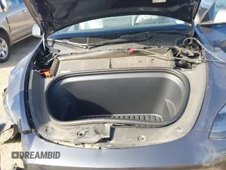2022 Tesla Model Y Performance z VIN 7SAYGDEF8NF494753, wystawiony jako IAAI lot #41692464 z przebiegiem 14 616 mil mil oraz . Historia ofert i sprzedaży dostępna na DreamBid. Obrazek 10.