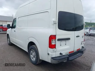 2013 Nissan NV Cargo SV z VIN 1N6BF0LY9DN112245, wystawiony jako IAAI lot #39354014 z przebiegiem 394 272 mil mil oraz . Historia ofert i sprzedaży dostępna na DreamBid. Obrazek 3.