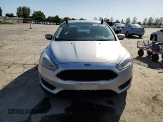 2017 Ford Focus SE z VIN 1FADP3F29HL339332, wystawiony jako Copart lot #56556735 z przebiegiem 93 050 mil mil oraz Szkoda całkowita • Salvage title. Historia ofert i sprzedaży dostępna na DreamBid. Obrazek 5.
