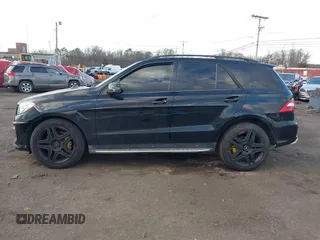 2014 Mercedes-Benz M 63 AMG z VIN 4JGDA7EBXEA306024, wystawiony jako IAAI lot #41452811 z przebiegiem 98 510 mil mil oraz . Historia ofert i sprzedaży dostępna na DreamBid. Obrazek 14.