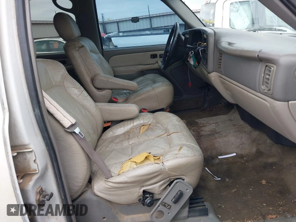 2001 Chevrolet Suburban LS with VIN 1GNFK16TX1J171899, listed as a IAAI auction lot 41394260 with 263,120 mi miles. Bid and sale history available at carsss.com. Image 5.